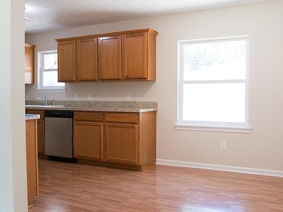 4th image of 5867 Suwanee Dr