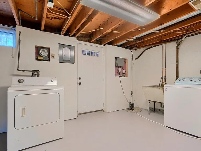 8431 Harris Ave — Photo 14