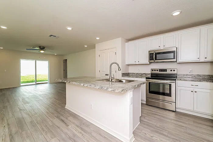 3 bed, 2.0 bath, 1360 sqft, $1,875 — Photo 4