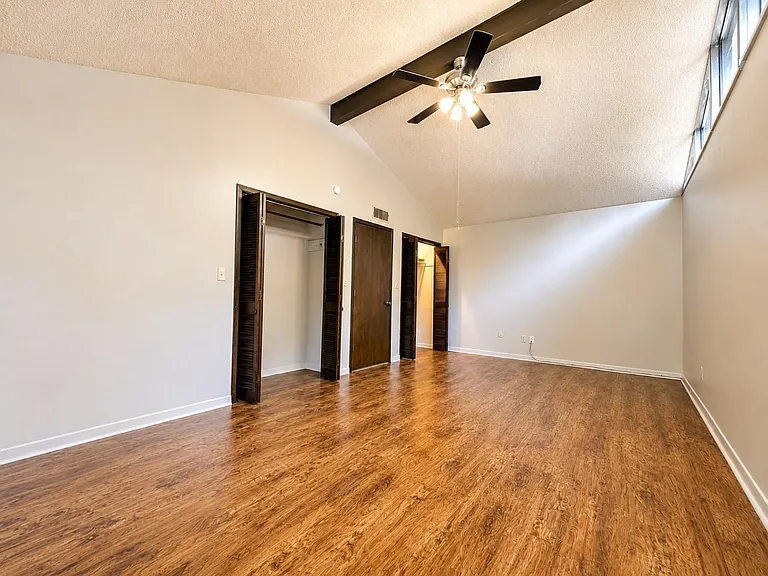 412 Breezy Ln #1 — Photo 10