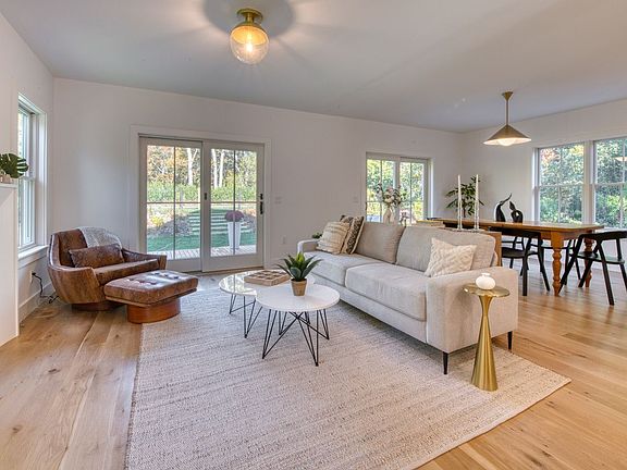 4th image of 19 Wickatuck Dr