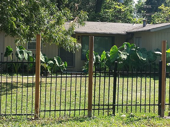 Front entrance-Summer