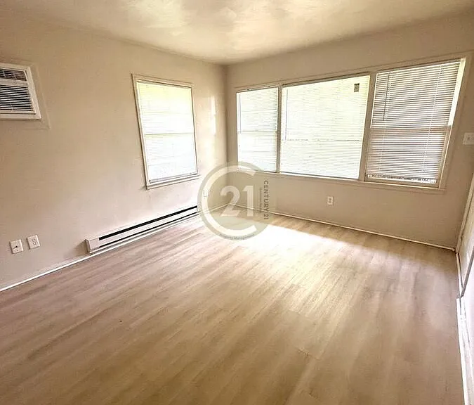 3219 Brest Ave #B — Photo 2