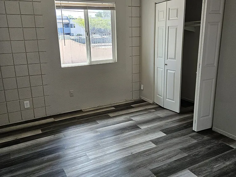 2016 W Cactus Rd #B — Photo 6