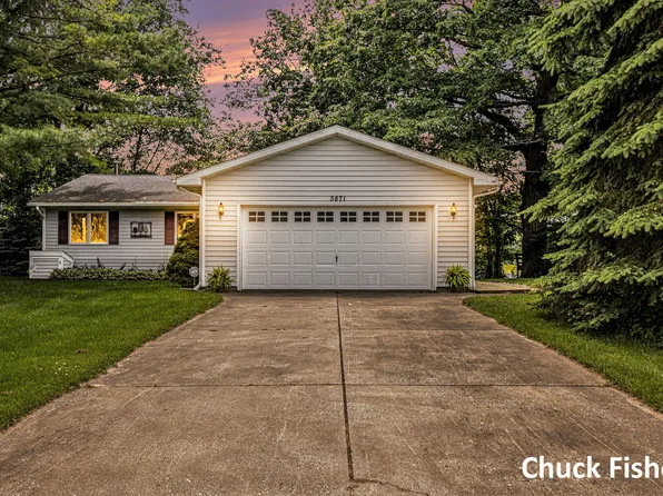 3871 E Shore Dr, Stanton, MI 48888
