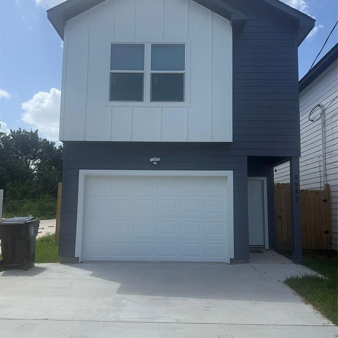 4 bed, 2.5 bath, 2274 sqft, $2,050 — Photo 2