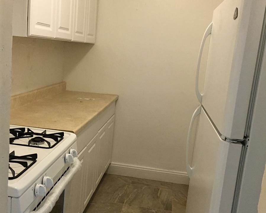 2nd image of 405 E 16th St APT 2L