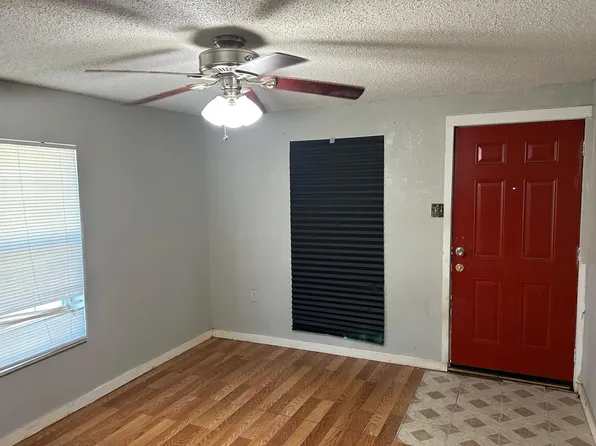300 S Houston St, Wolfe City, TX 75496