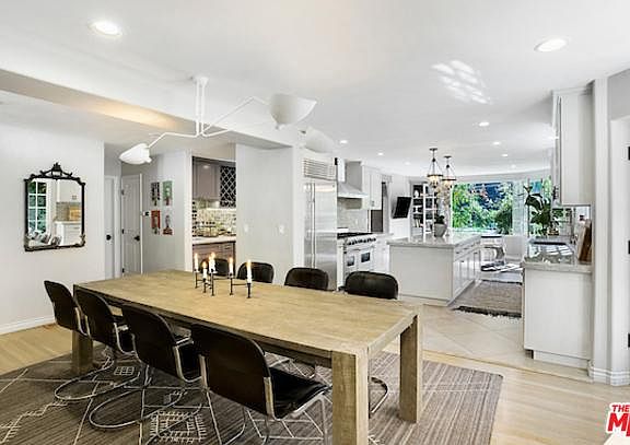 4th image of 8625 Wonderland Ave