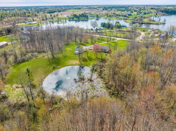 3160 Highland Pkwy, Gladwin, MI 48624