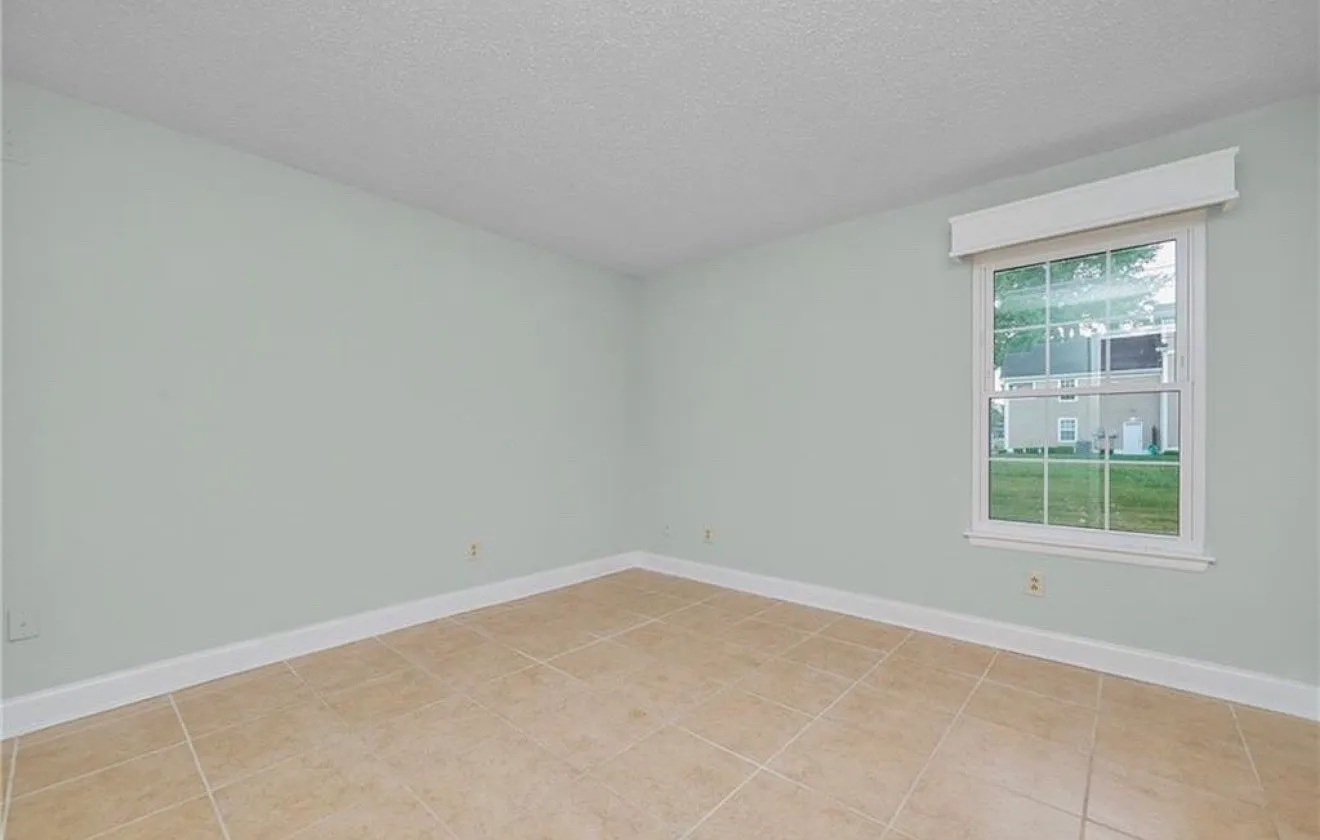 2 bed, 1000 sqft, $1,875 — Photo 3