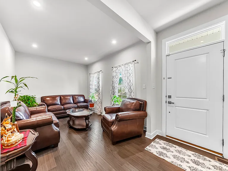 305 Goodwick Dr — Photo 20