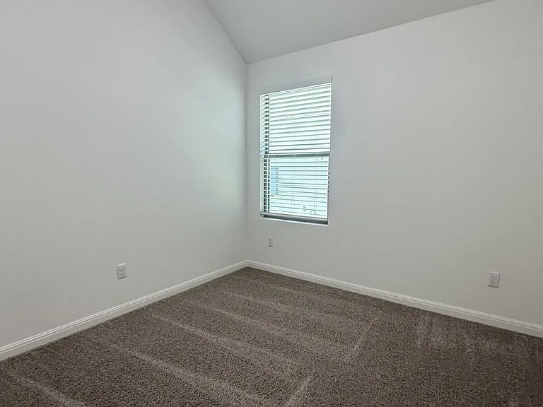 176 Hornet St — Photo 14