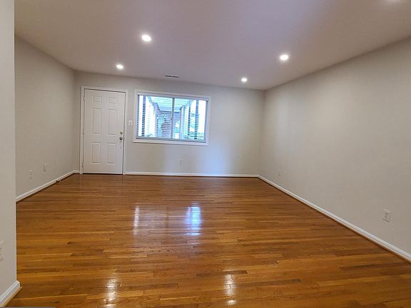 4th image of 1107 N Taylor St #B