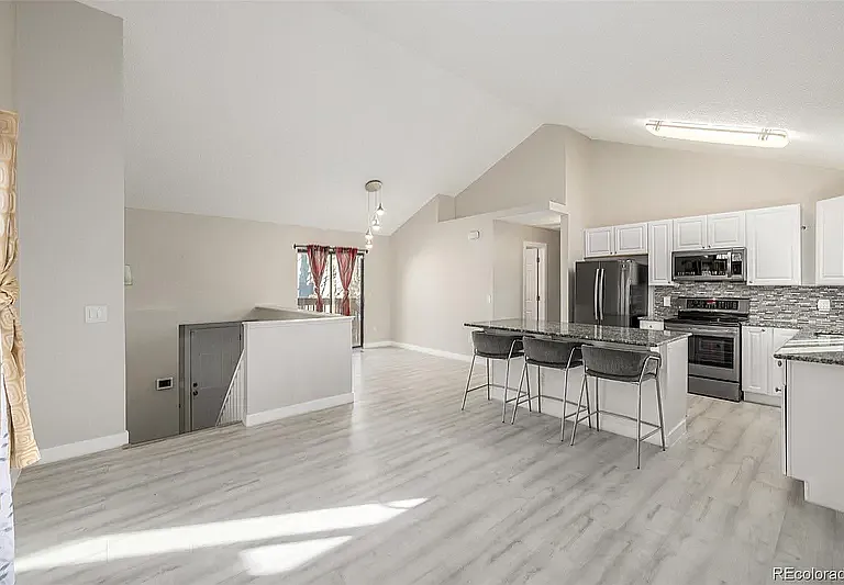 18296 E Layton Pl — Photo 2