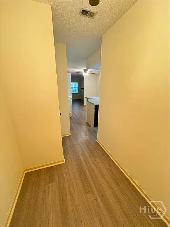 2 bed, 2.5 bath, 1096 sqft, $1,695 — Photo 3