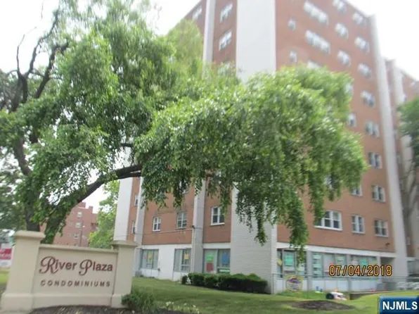 39 E 39th St, Paterson, NJ