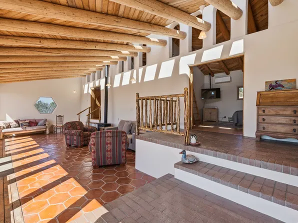 98 Woods Loop, Santa Fe, NM 87505