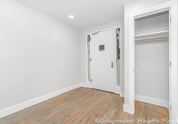 4th image of 349 Vernon Ave #9
