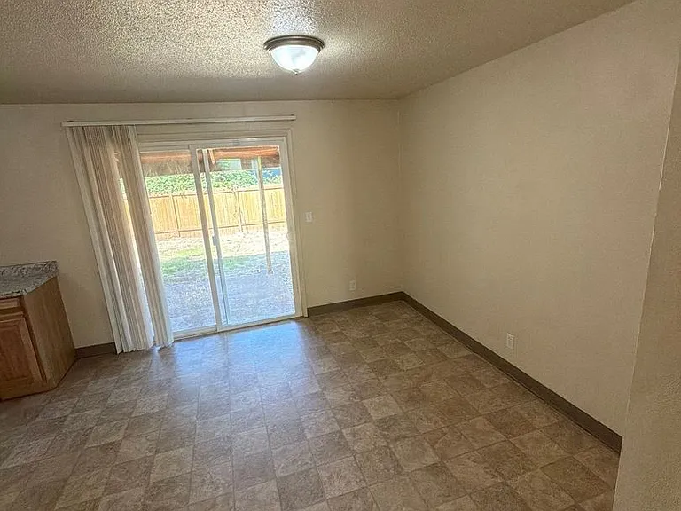 2610 Taylor St — Photo 5