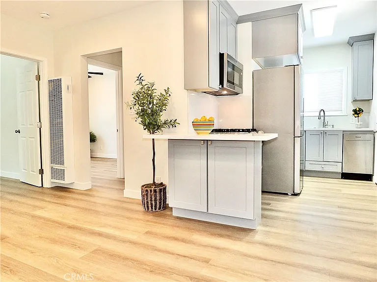 61 W Louise St #A — Photo 10
