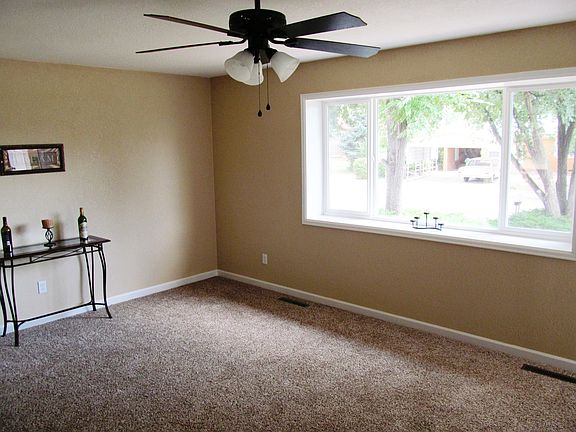 New carpet & custom tile!