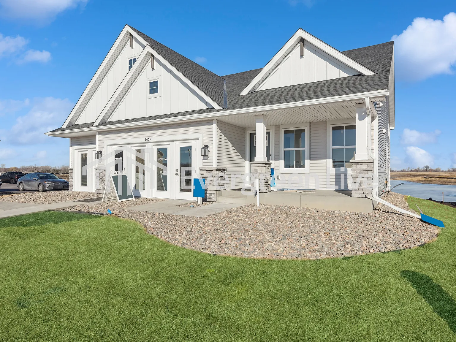3 bed, 2.5 bath, 1719 sqft, $2,560 — Photo 1