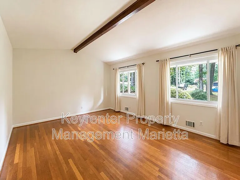 3720 Lake Dr SE — Photo 20