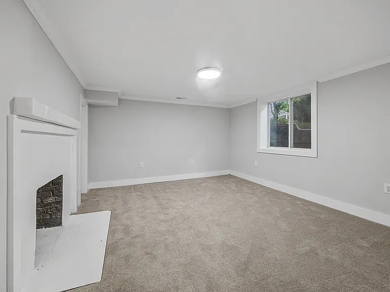 8 Amherst Ave #C — Photo 15