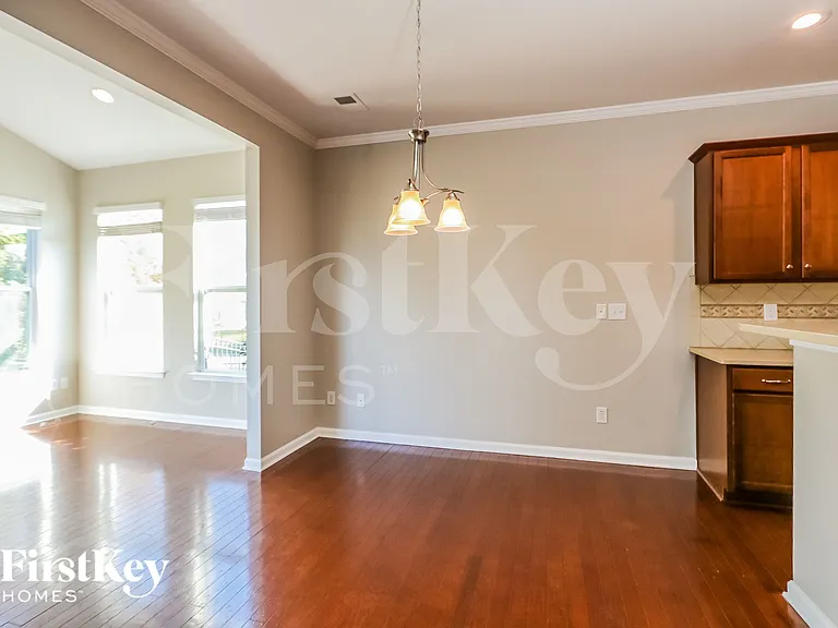 1023 Potomac Rd — Photo 4