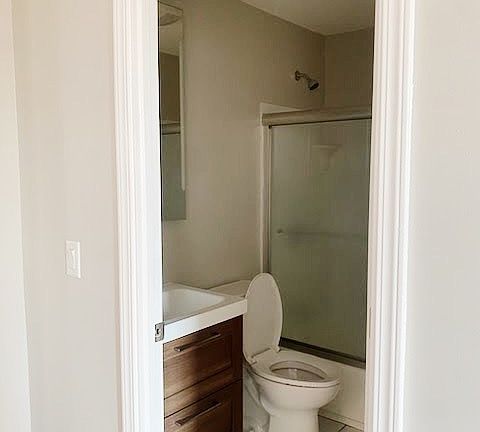 2nd image of 105 E Clifton Ave #11501408