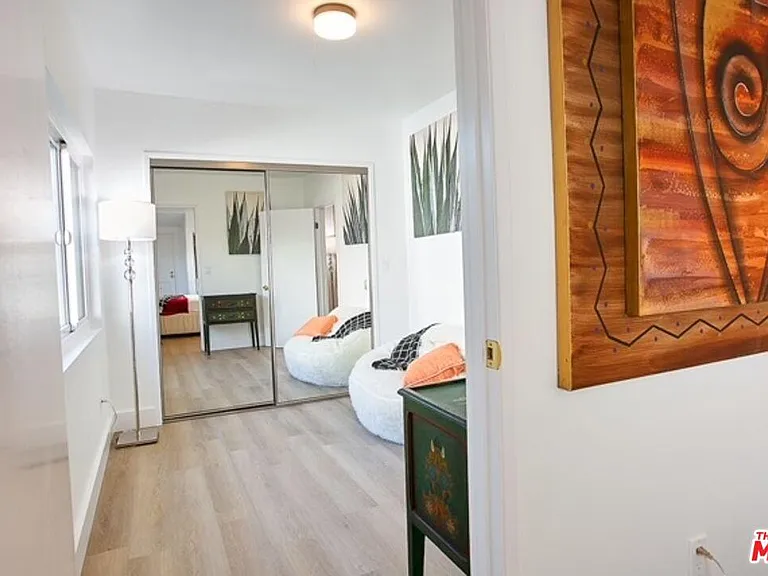 1040 N Crescent Heights Blvd — Photo 13