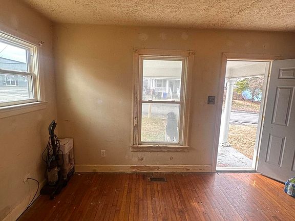 4th image of 104 Cisco Rd