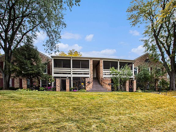 2nd image of 2424 Village Dr SE