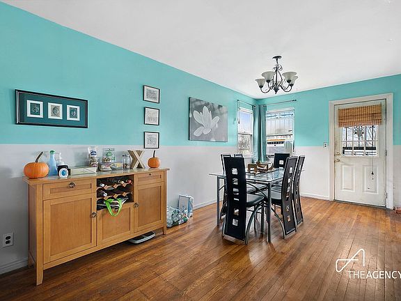 3rd image of 4071 Murdock Ave