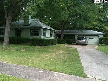 281 N Main St photo 1