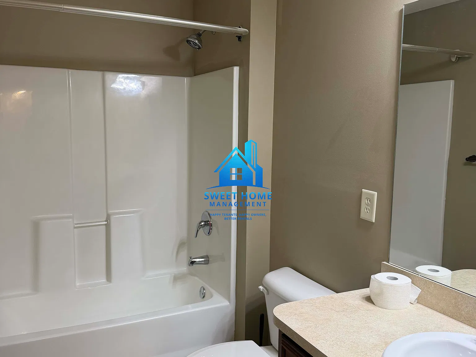4 bed, 2048 sqft, $2,400 — Photo 3