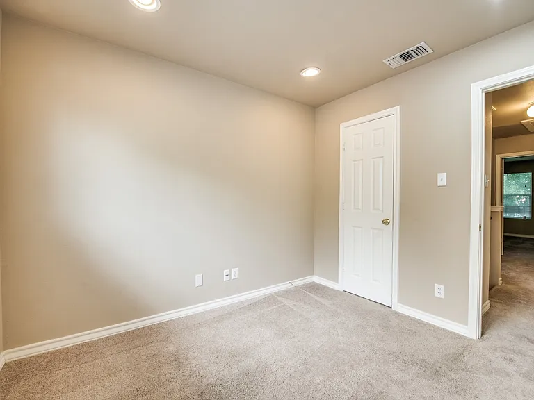 7826 Kingsbury Way — Photo 4