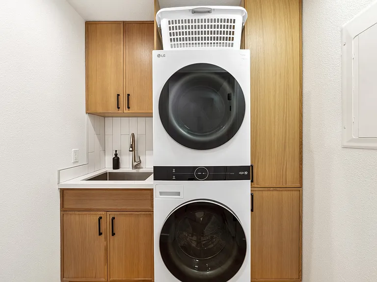 Laundry room with washer/dryer setup