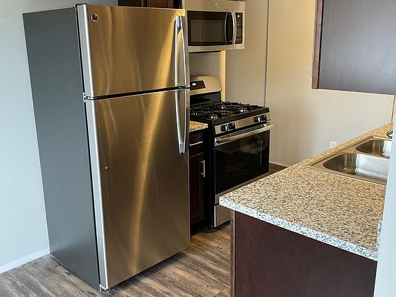 3rd image of 301-1105 Hiawatha Ave #301
