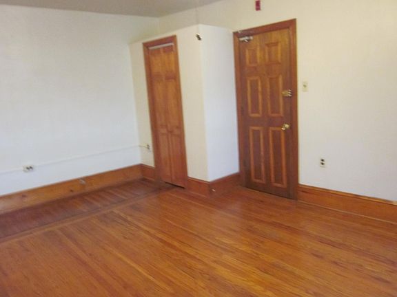 kitchen/living room area seen from side