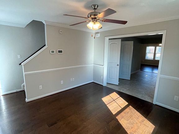 3rd image of 927 Yarrow Ln
