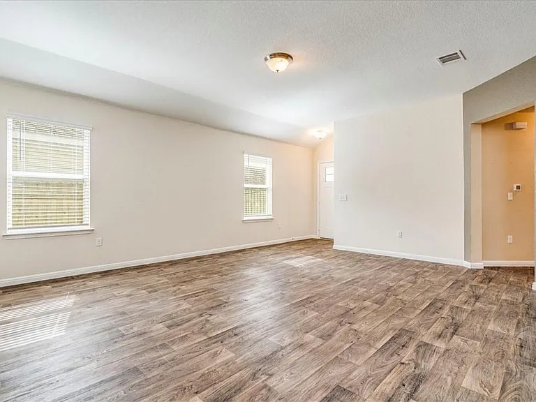 617 Callahan Ln — Photo 3
