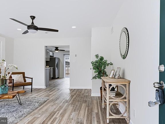 4th image of 2377 Booker Ave