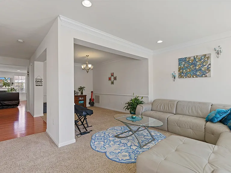 43245 Mitcham Sq — Photo 4