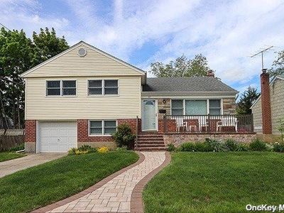 22 Barbara Drive, Syosset, NY, 11791