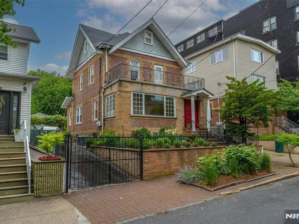 17 77th St, North Bergen, NJ 07047