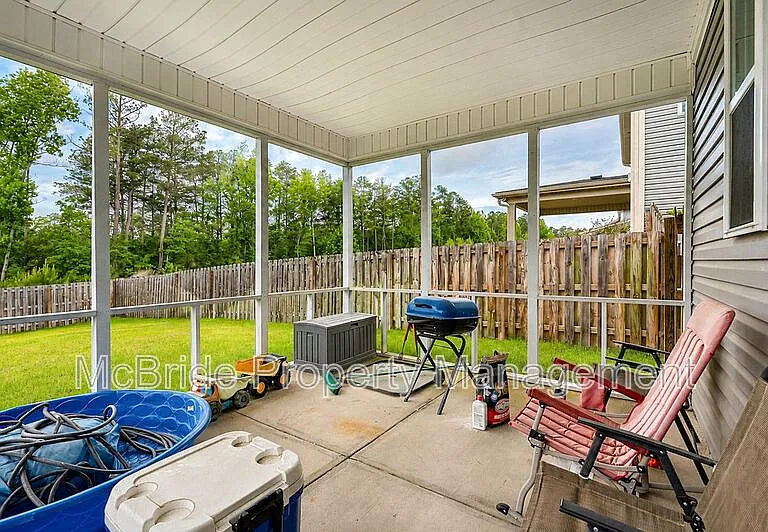 560 Hampton Dr — Photo 24