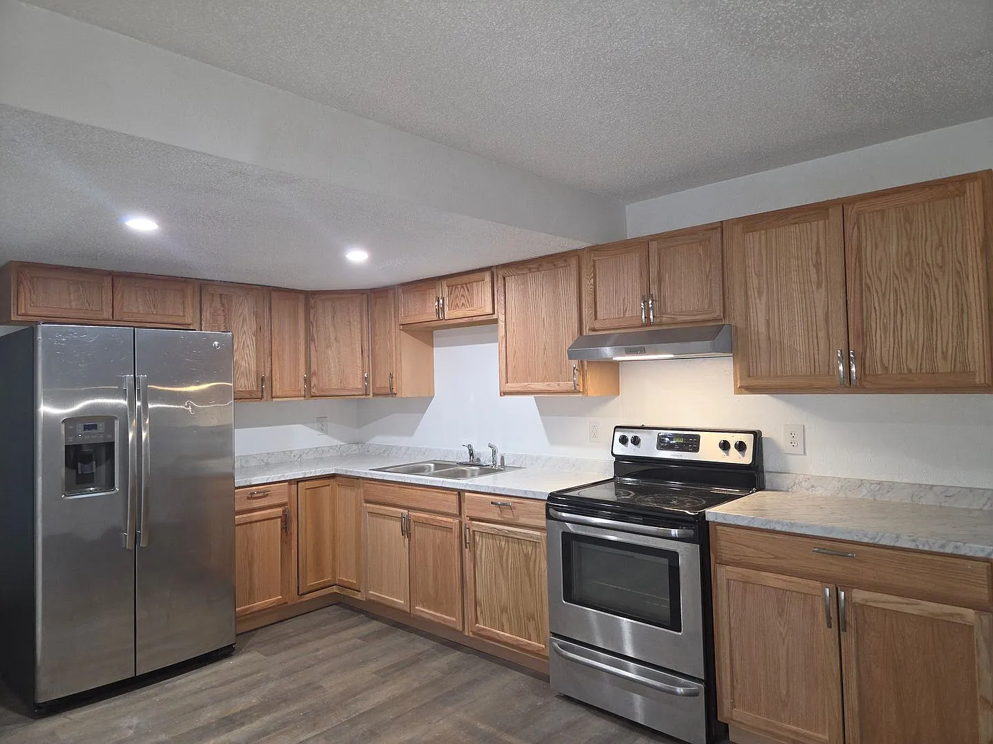 For Rent 3 Bedroom / 2 Bath — Photo 4