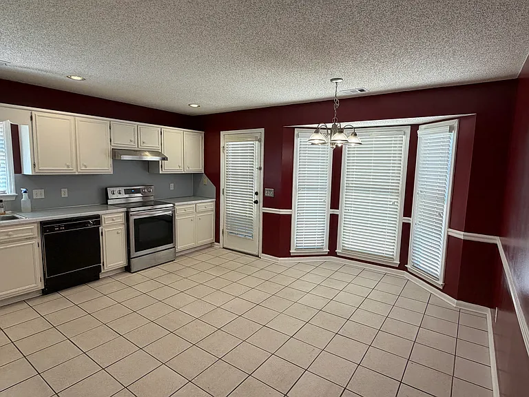 1343 Maplebrook Dr — Photo 9